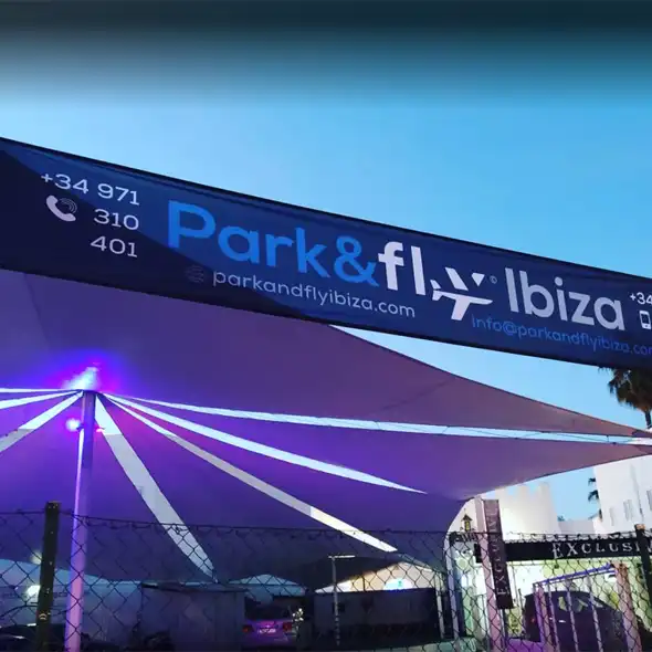 Banner de tela náutica impreso e instalado